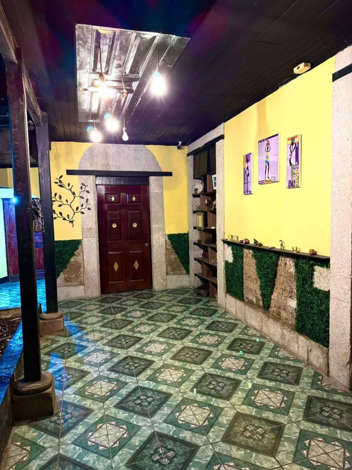 C&M Exclusive Private Rooms Quetzaltenango Exterior photo